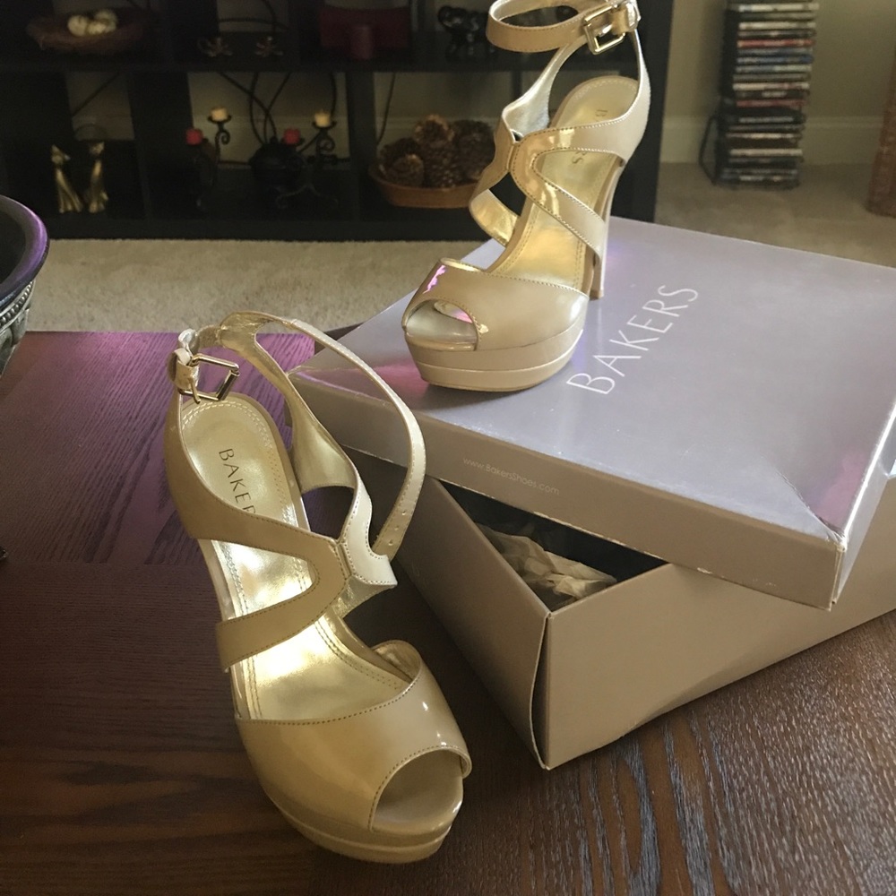 Beige heels 7M still in great condition
