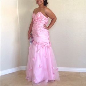 Prom dress, mermaid gown style.