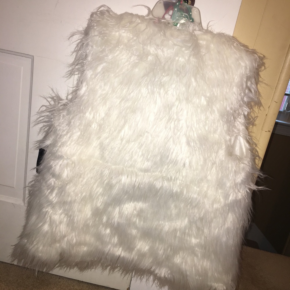 FUR vest - Picture 4 of 4