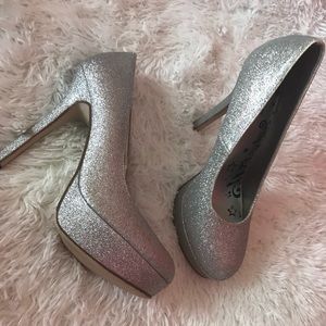 Sliver Sparkly Pumps