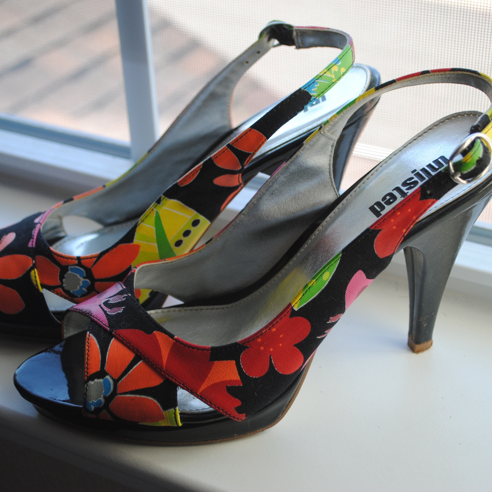 Unlisted heels