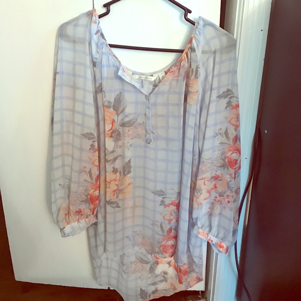Beautiful Lauren Conrad blouse!