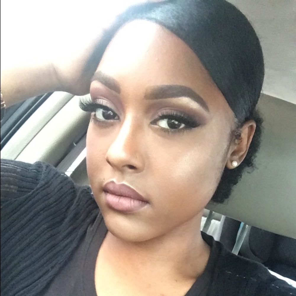 Meet your Posher, Ambria