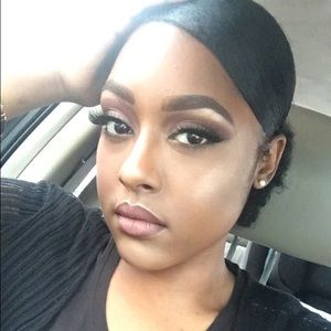 Meet your Posher, Ambria