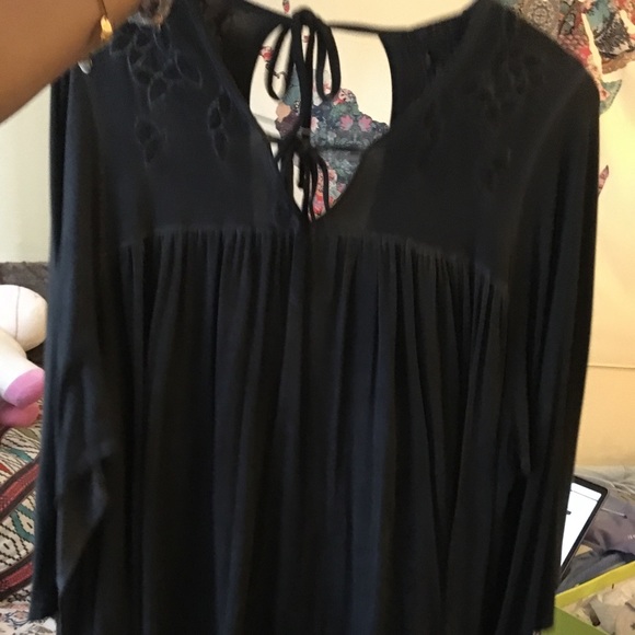 shirts/dresses - Picture 2 of 6