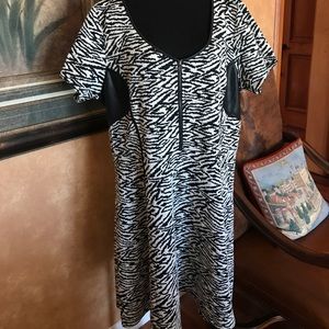 Jessica Simpson zebra dress zipper front