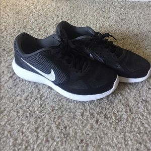 Nike Tennis Shoes
