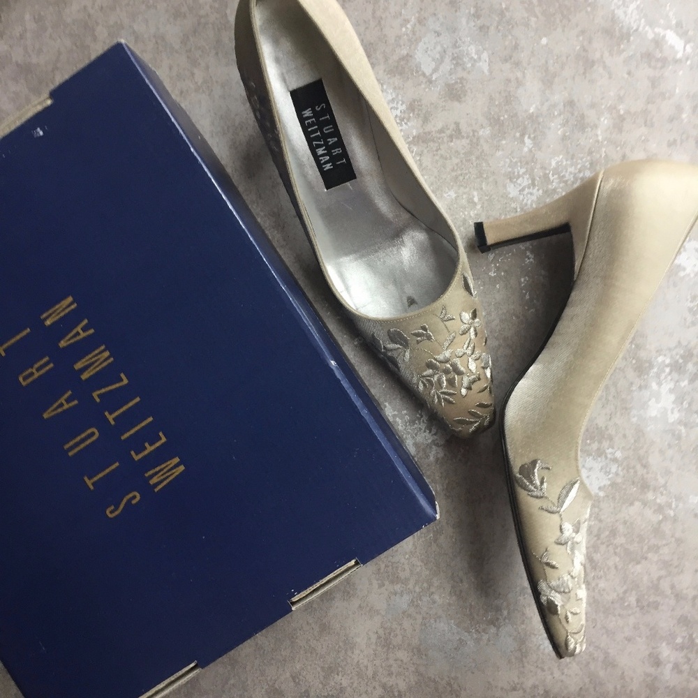 Stuart Weitzman Embroidered Pumps