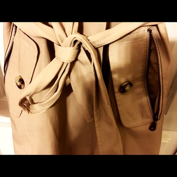 DKNY raincoat - Picture 5 of 8