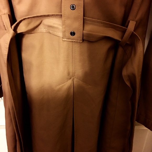 DKNY raincoat - Picture 7 of 8