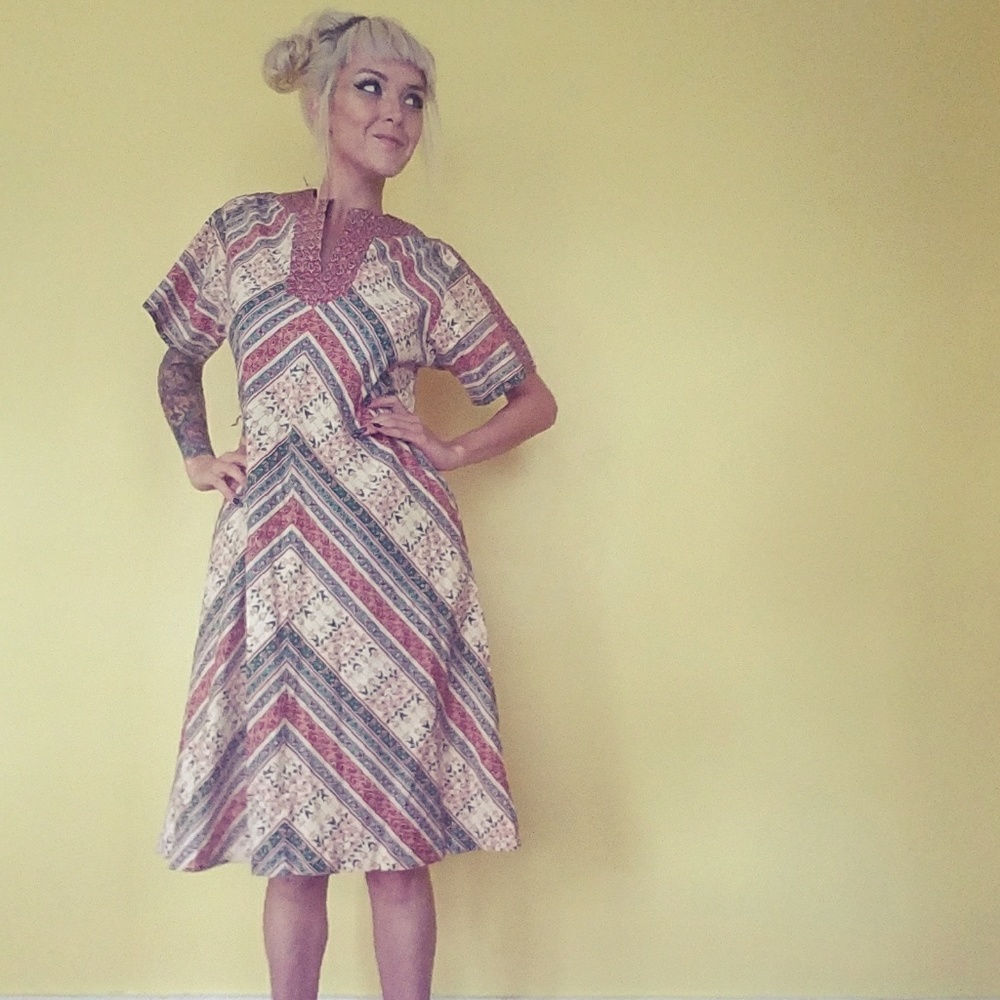 Vintage 70's Short Sleeve Dress