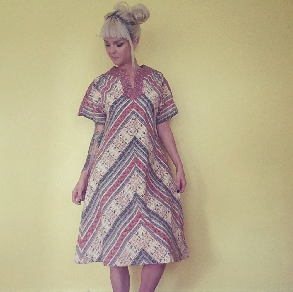 Vintage 70's Short Sleeve Dress - Picture 2 of 5