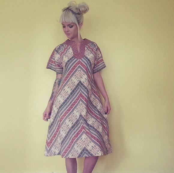 Vintage 70's Short Sleeve Dress - Picture 2 of 5