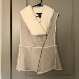 NWOT White House Black Market White Fur Vest