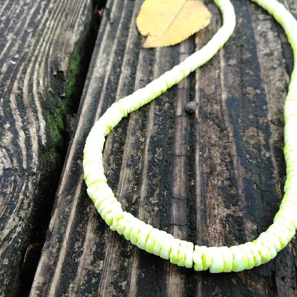 Yellow shell beaded necklace - beach - summer - Picture 3 of 4