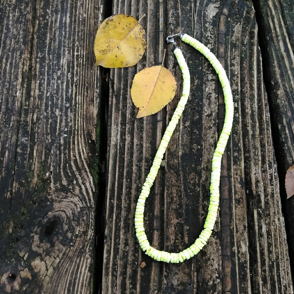 Yellow shell beaded necklace - beach - summer - Picture 4 of 4