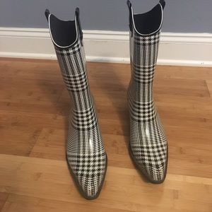 Adorable Corky’s houndstooth cowboy rain boots