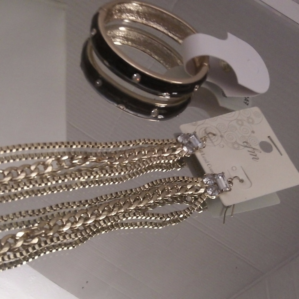 NWT BEAUTIFUL EFM EARRINGS & BRACELET RETAIL $32 B