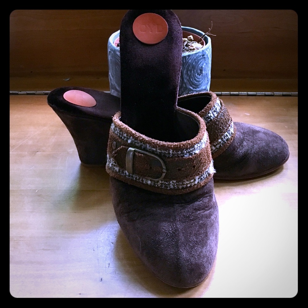 CYF Suede / Boucle Wedges