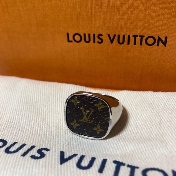 Louis Vuitton Monogram Signet Ring - Ideal Luxury