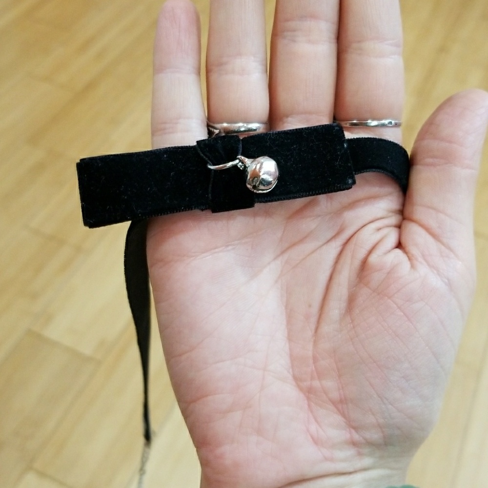 Bow tie choker necklace