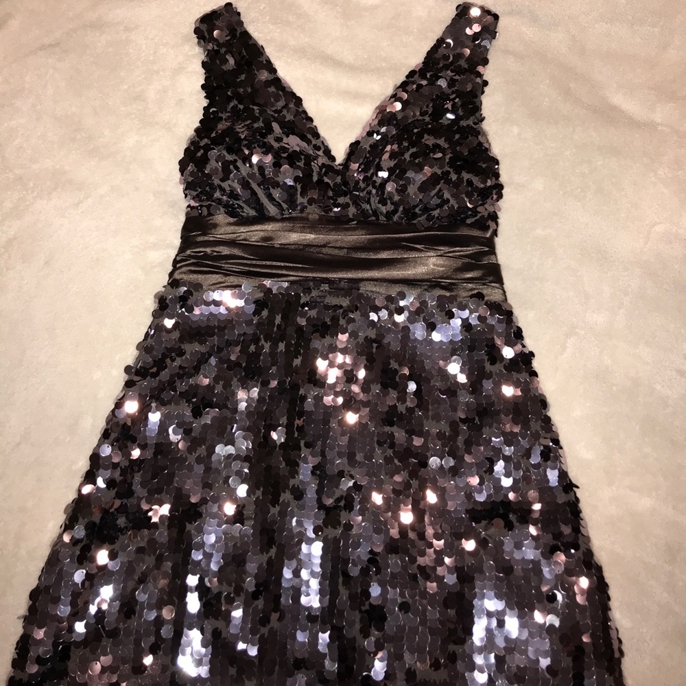 Dress - Picture 2 of 3