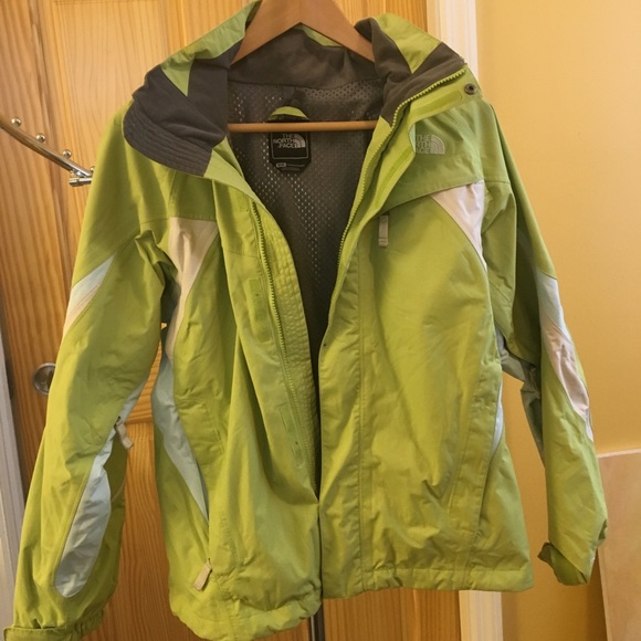 The North Face rain jacket/wind breaker - Picture 2 of 4