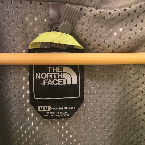 The North Face rain jacket/wind breaker - Picture 3 of 4