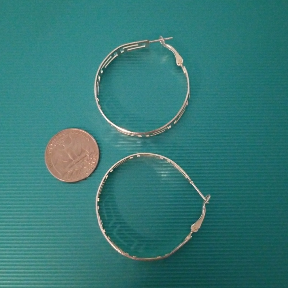 Hoop earrings - Picture 2 of 3