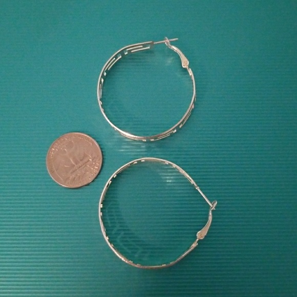 Hoop earrings - Picture 2 of 3