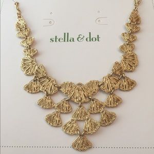 NIB - Stella & Dot - Geneve Lace Bib Ncklace