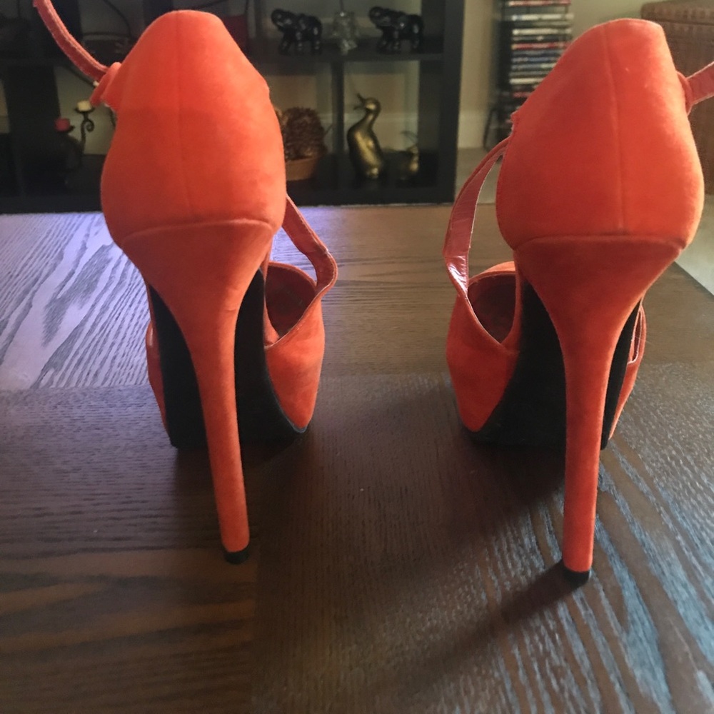 Orange heels - Picture 2 of 3