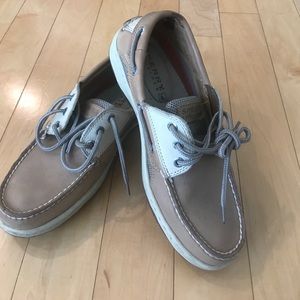 Sperry men/boy Billfish 3-eye boat shoe tan/beige
