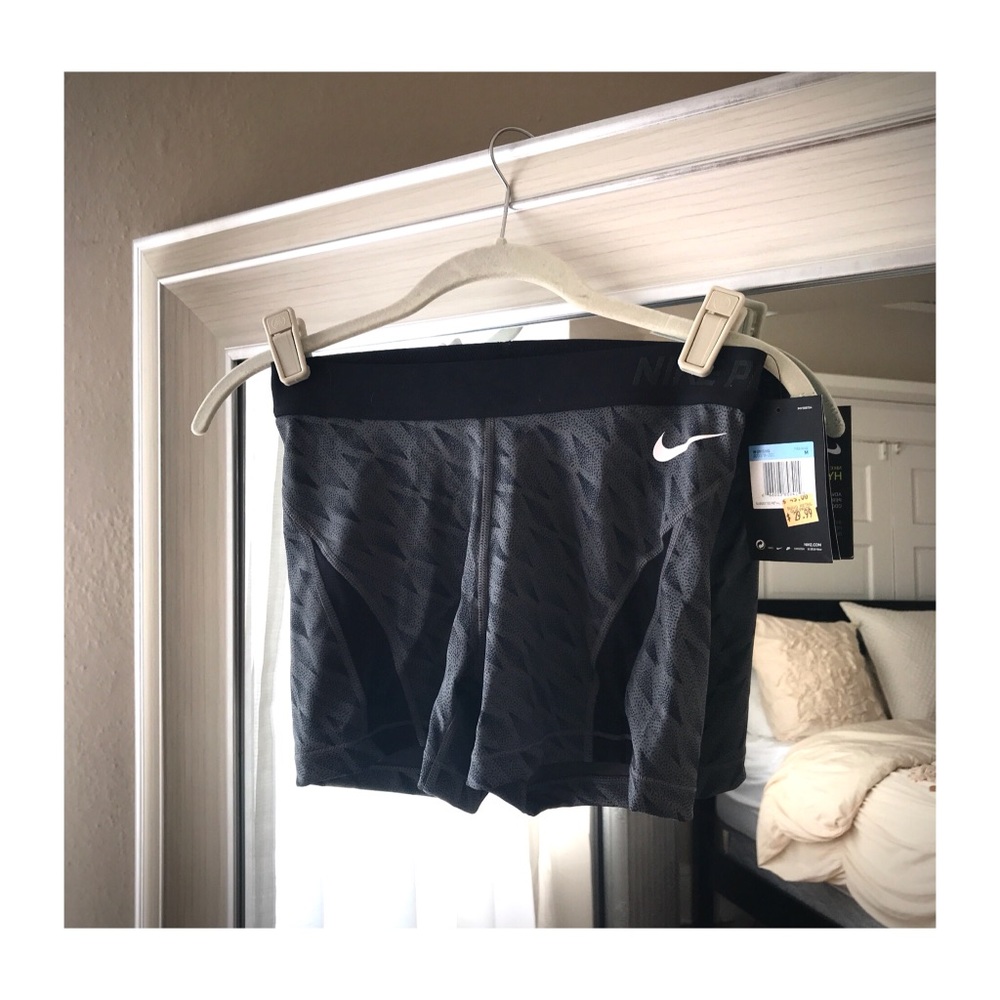 NWT Nike Pro Hypercool 3” Shorts