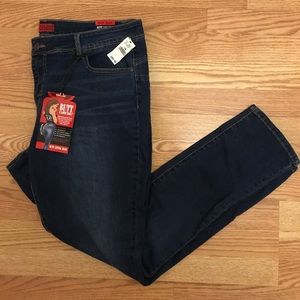 Dark skinny jeans NWT