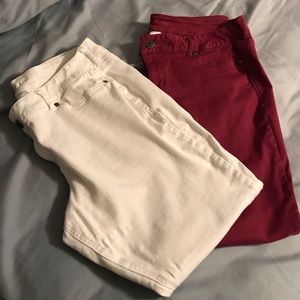 Lot of 2 pants.