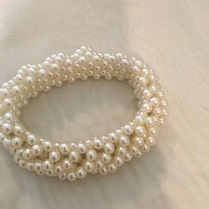 Stretchy Faux Pearl Bracelet Stretchy Faux Pearl Bracelet
