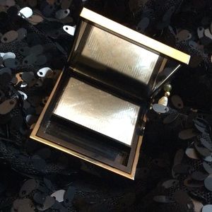 Burberry Wet & Dry Glow Shadow