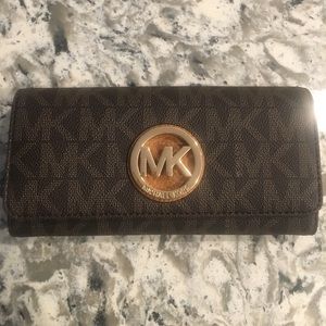 ✨NWT✨ FINAL PRICE... Authentic Michael Kors wallet