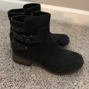 Black motorcycle bootie