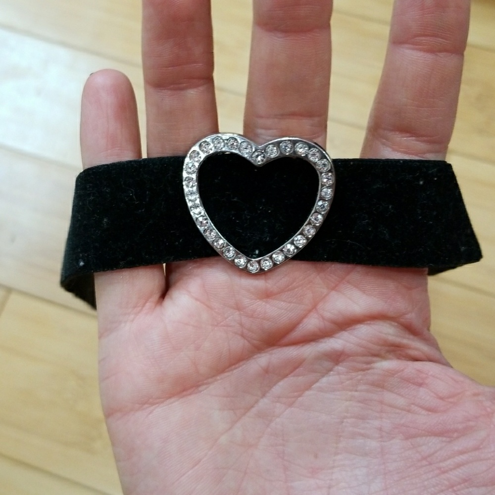 Choker necklace