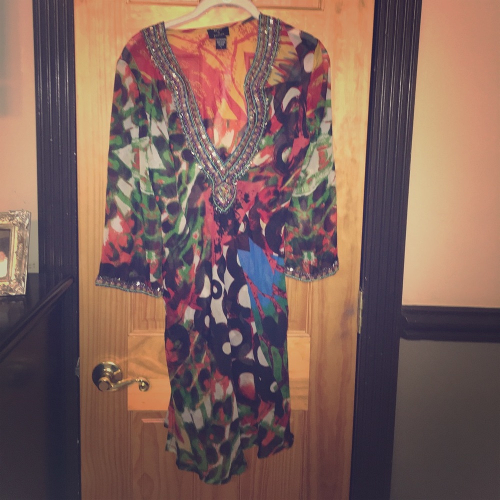 Detailed cover up- never worn - no tags 🌸