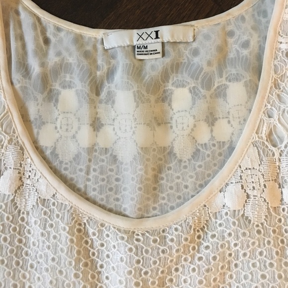 Cream lace tank top - Picture 2 of 2