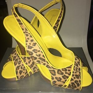 Worn 2 times yellow Leopard heels