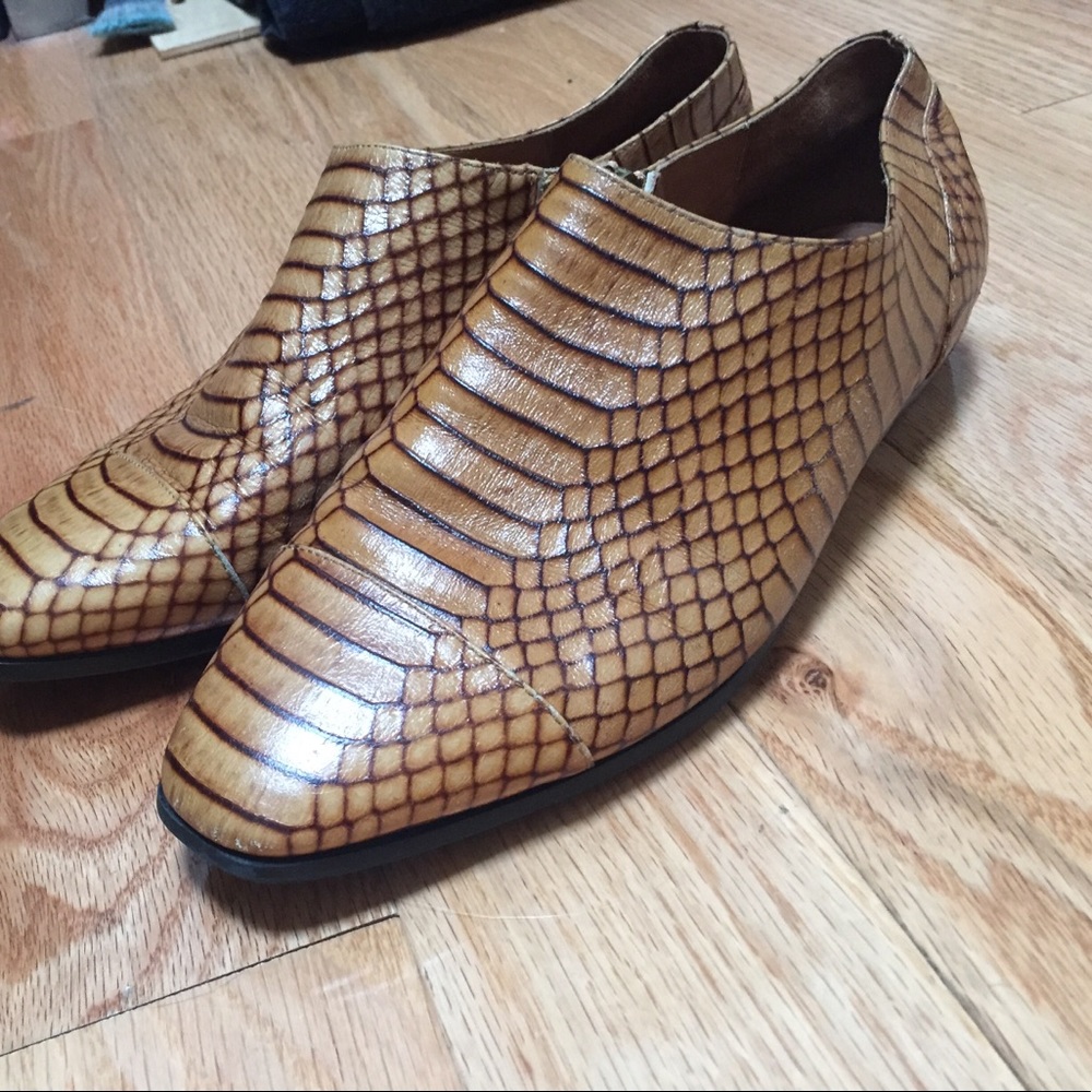 H&M leather 'snakeskin' low ankle shoe - Picture 2 of 5