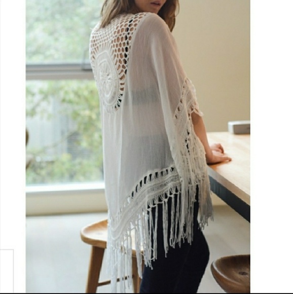 Tassled Crochet Medallion Kimoni - Picture 4 of 8