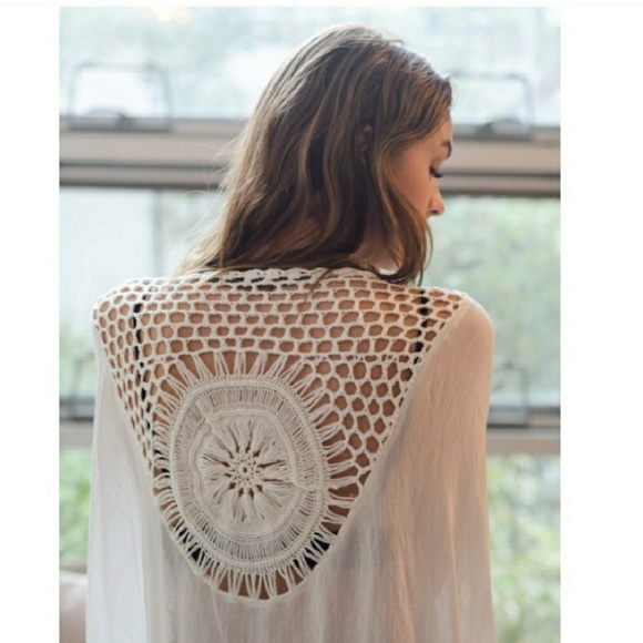 Tassled Crochet Medallion Kimoni - Picture 6 of 8