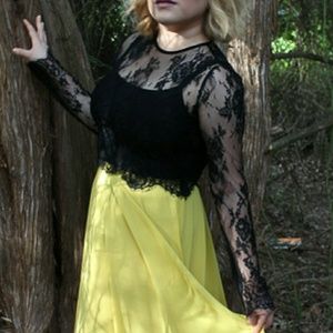 Long sleeve lace crop top