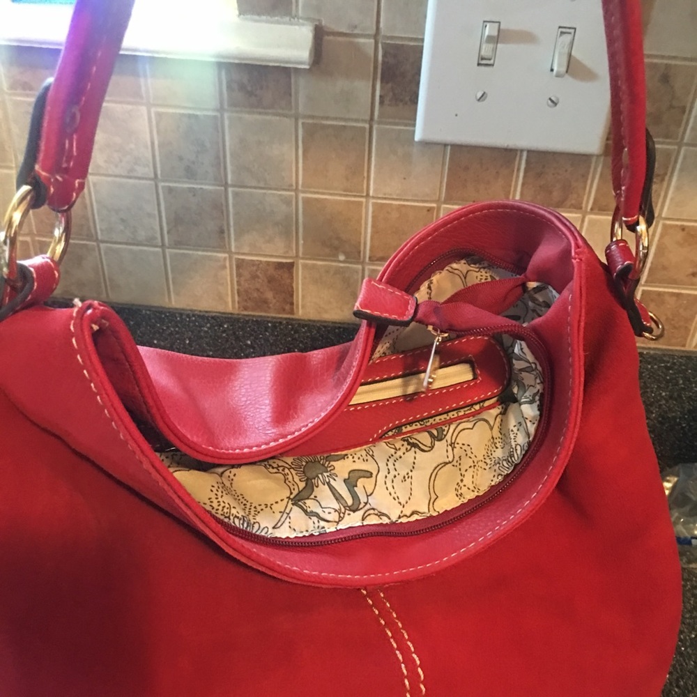 Red tote - Picture 3 of 4
