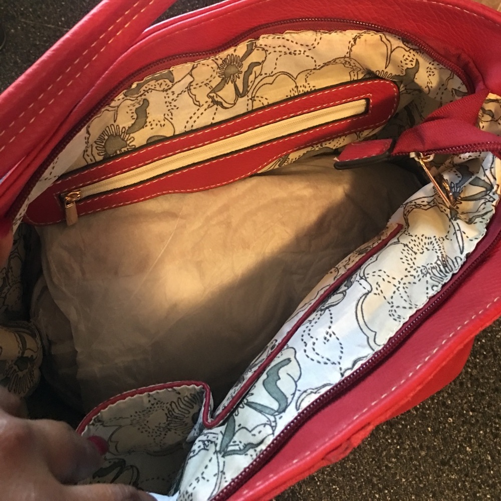 Red tote - Picture 4 of 4
